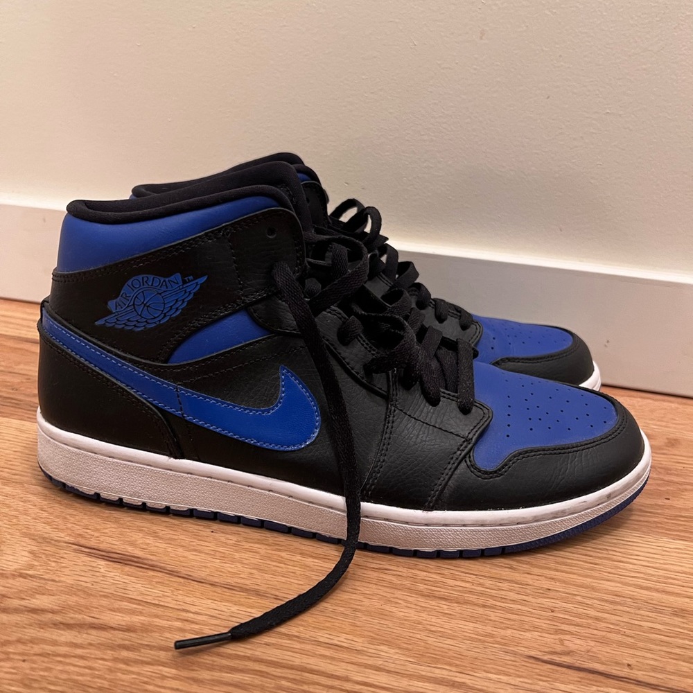 Air Jordan 1 Mid 'Black Hyper Royal’
